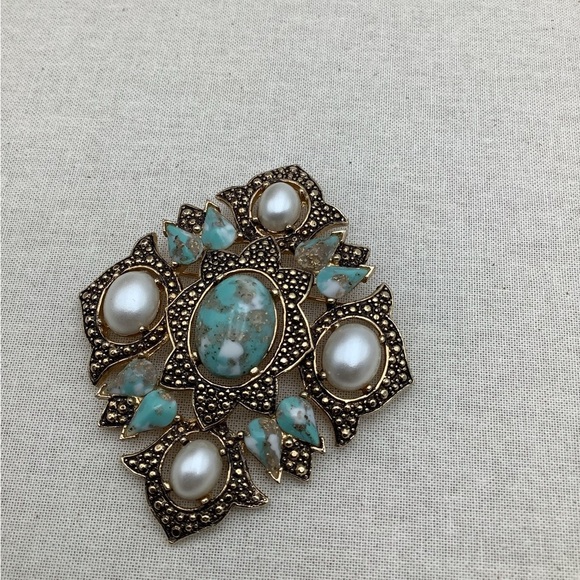 Vintage Sarah Coventry  Brooch with Turquoise and Pearl Accents - Picture 5 of 6